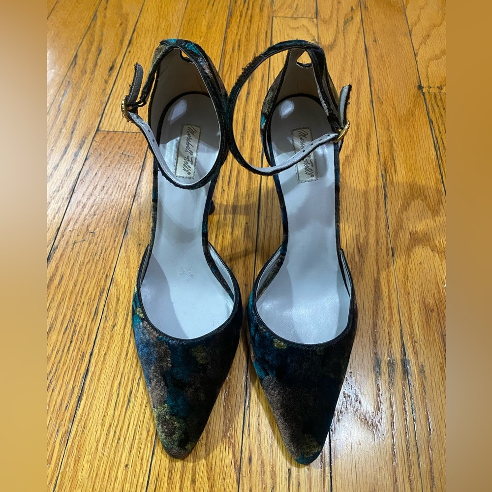 Vintage Marshall Fields heels - Picture 3 of 11